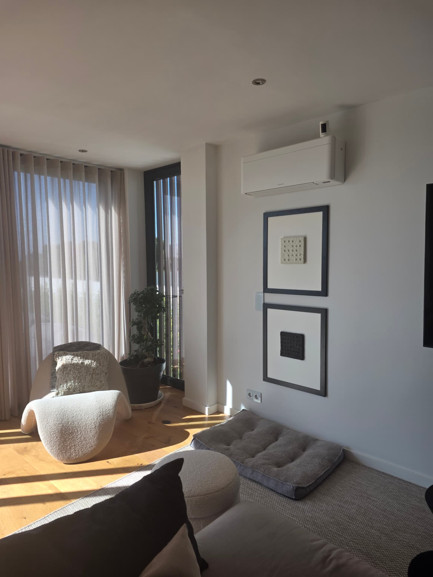 Serene Living Room — Lisbon